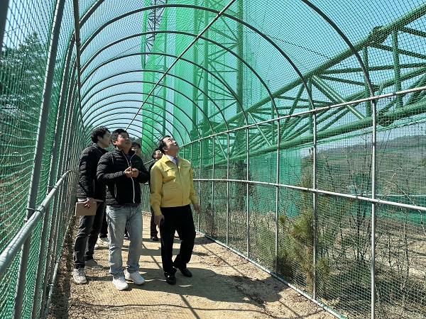  봄철 해빙기를 맞아 취약시설 및 사업장 안전점검 - 통로, 천장펜스