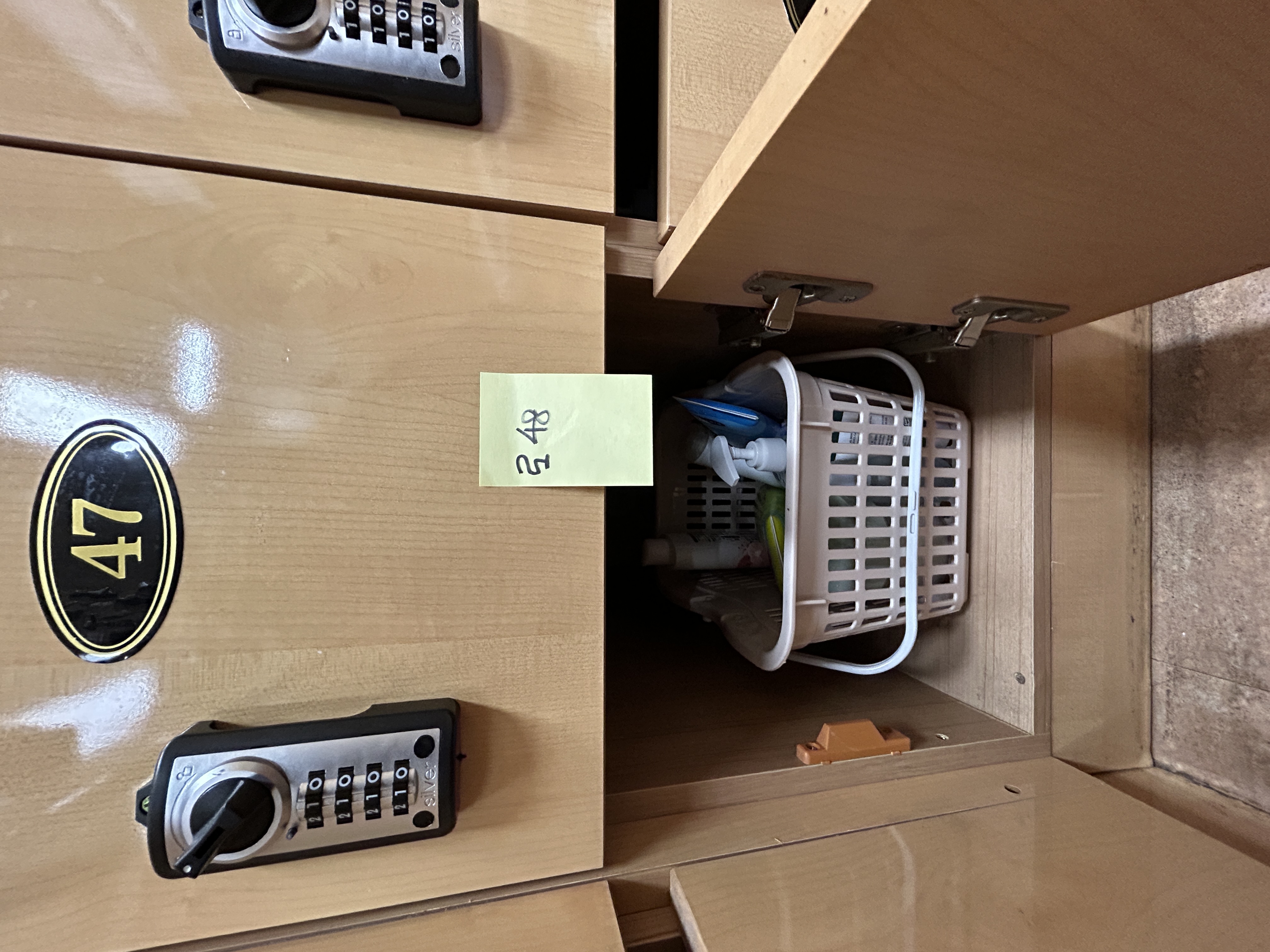 로비 48: 욕실 도구함